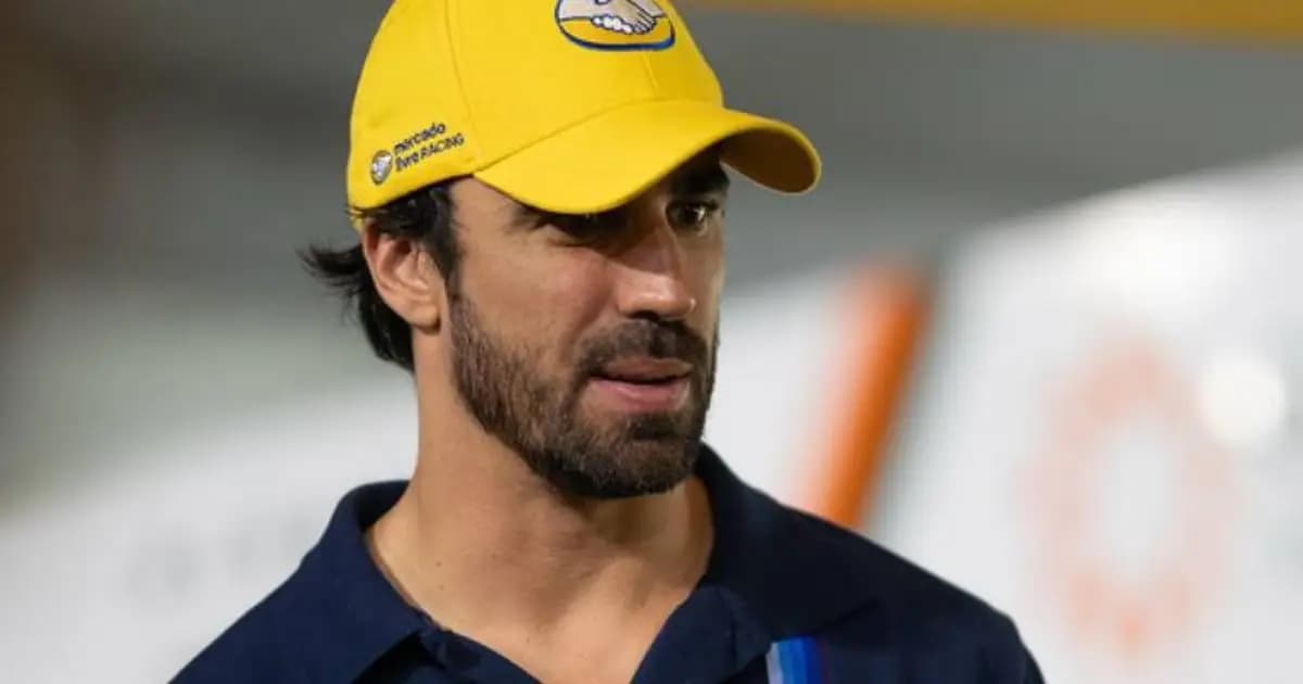 De novo! Piloto da Stock Car é confundido com árbitro que anulou gol de Vini Jr.