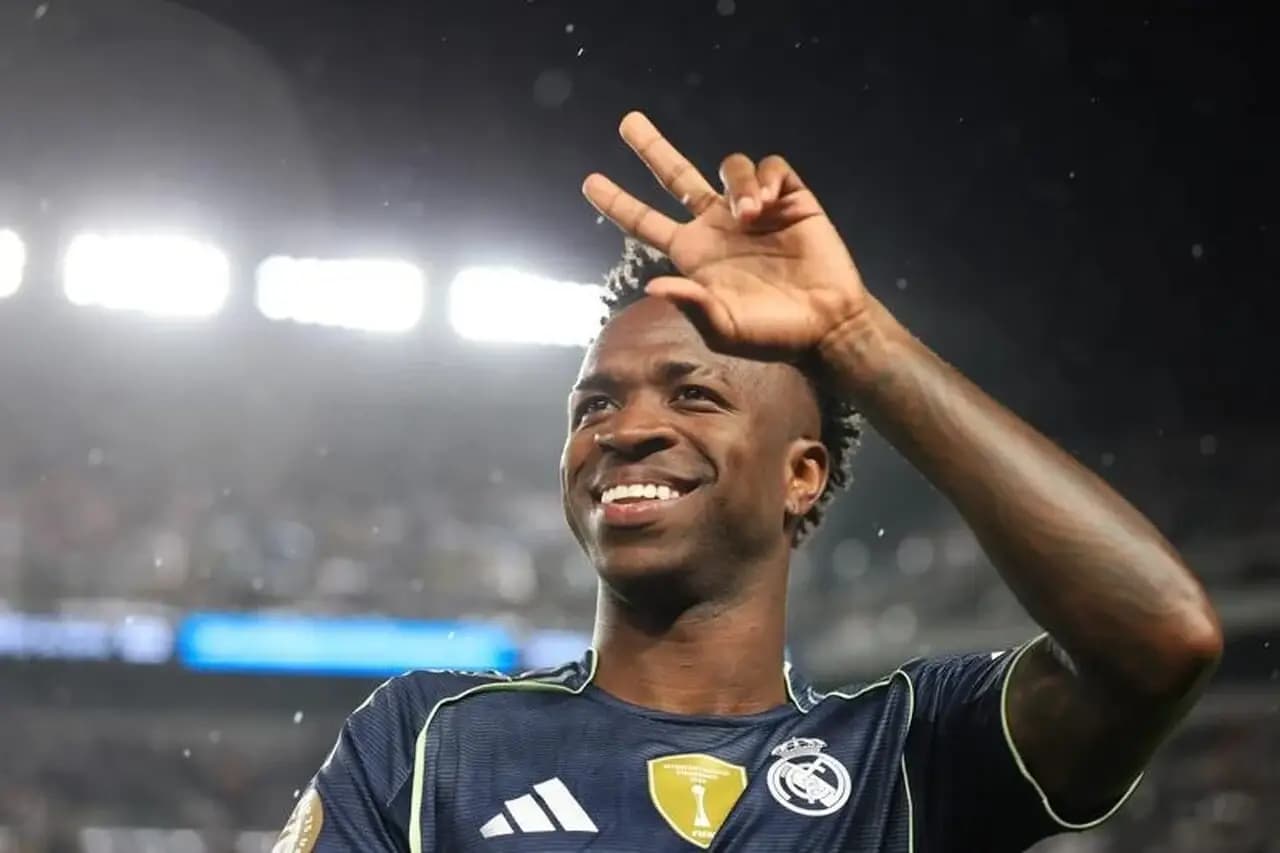 Vini Jr celebra renovação com Real Madrid: “Mais seis anos e para sempre”