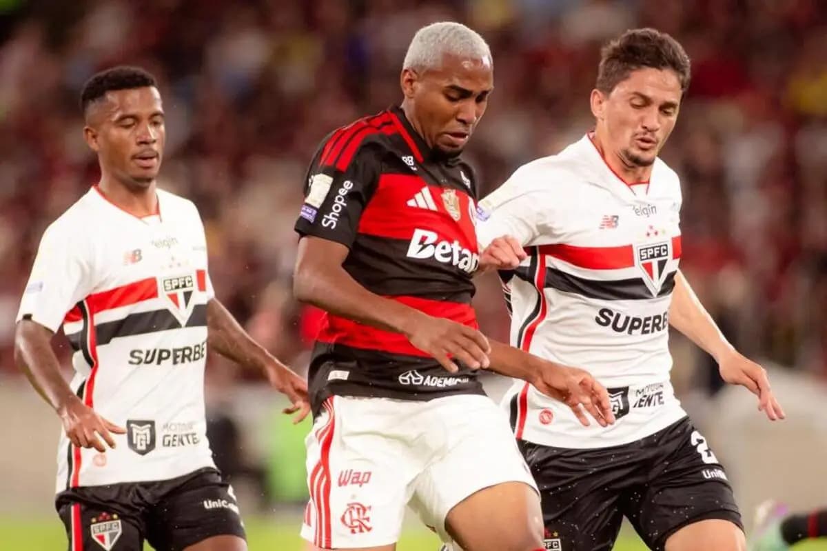 Flamengo fica no empate com o São Paulo e perde chance de encostar no Palmeiras