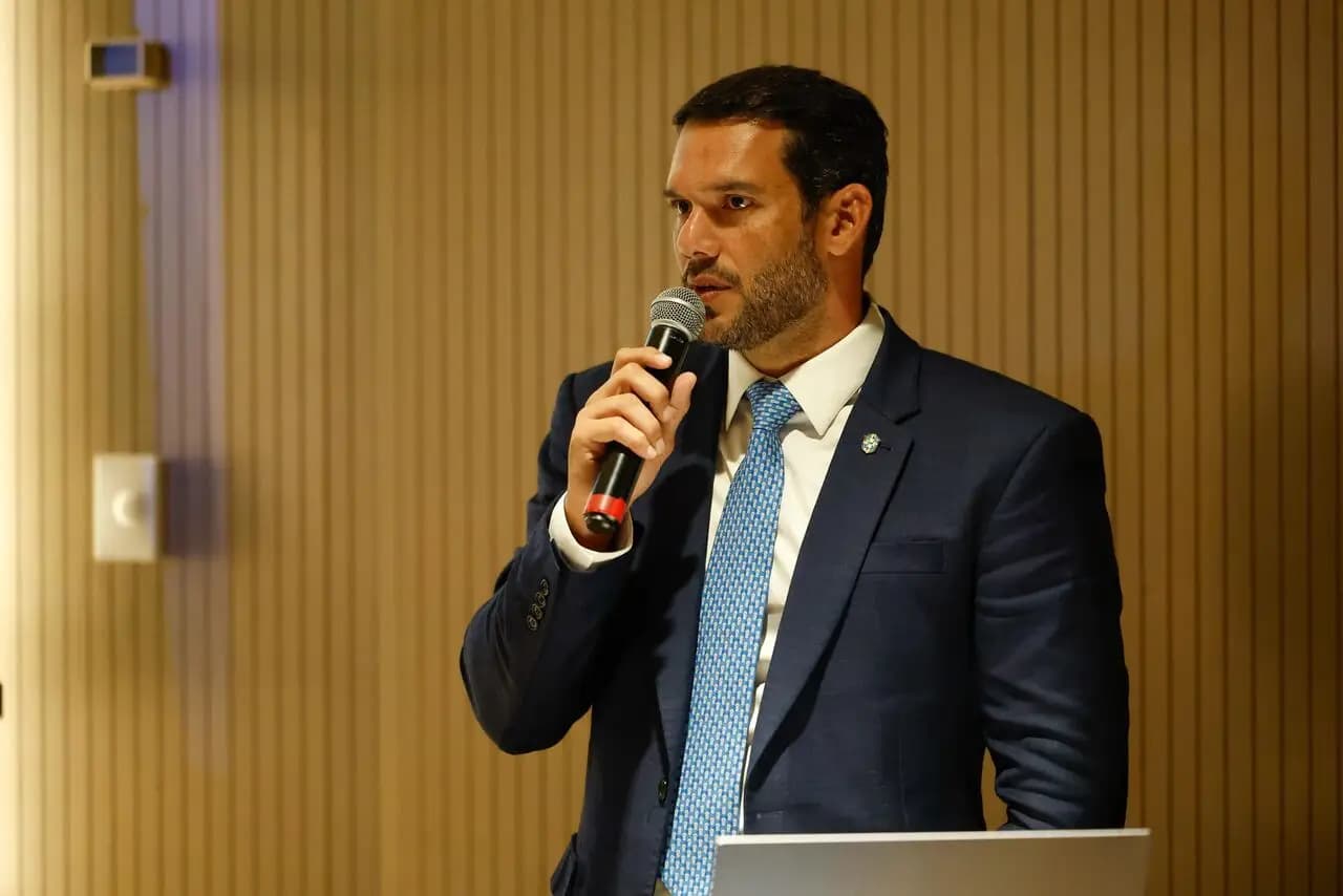 Colunista afirma que presidente da CBF utiliza dinheiro da entidade para bancar mulheres em viagem