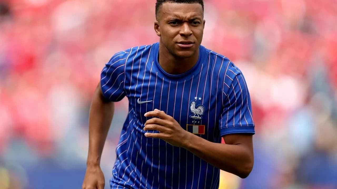 Mbappé sobe o tom, se declara o melhor do mundo e mira Bola de Ouro