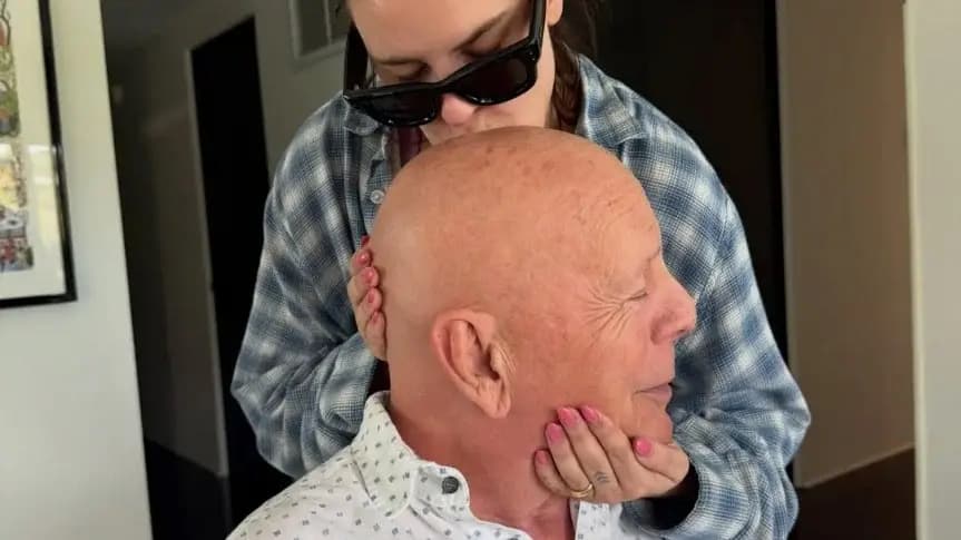 Filha de Bruce Willis publica foto rara com o ator: "Tão fofo"