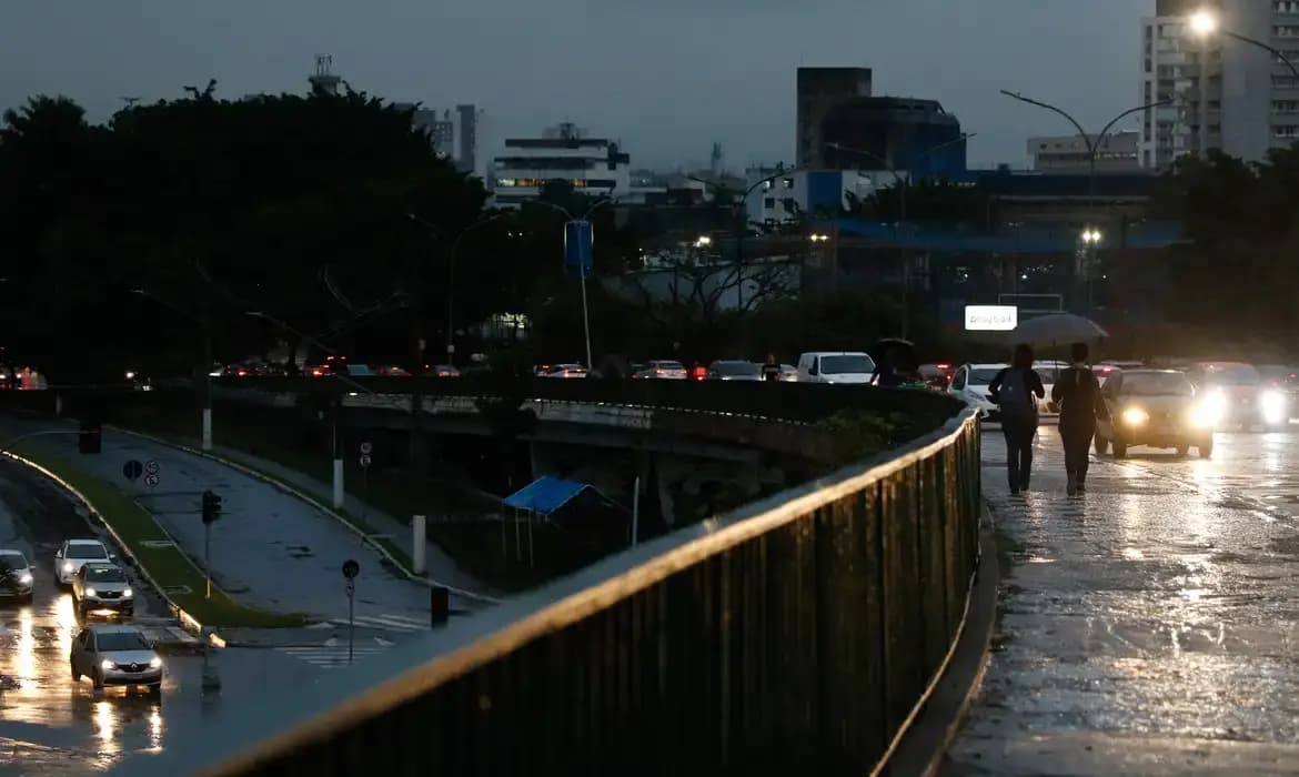 Chuvas se intensificam no Centro-Oeste e Sudeste do país
