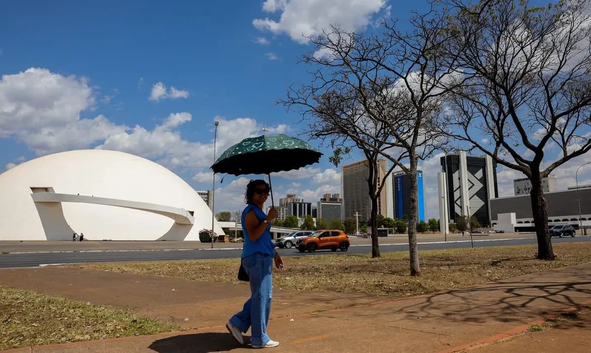 Região Sul tem risco de temporal e granizo; outras regiões têm calor