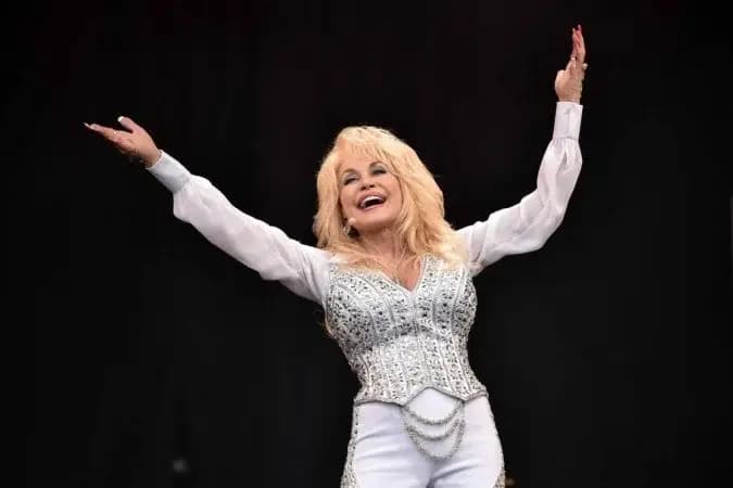 Sobrinho de Dolly Parton é processado por empresário da artista