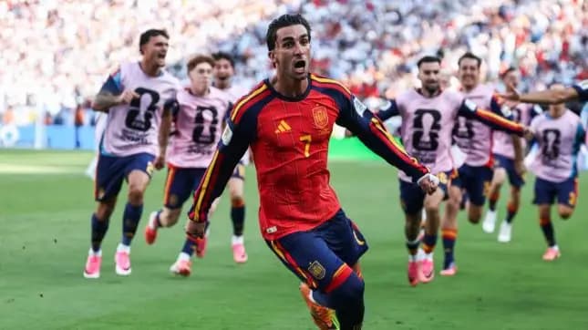 Bicampeã! Espanha destrona inofensiva Argentina, marca na prorrogação e conquista Copa do Mundo