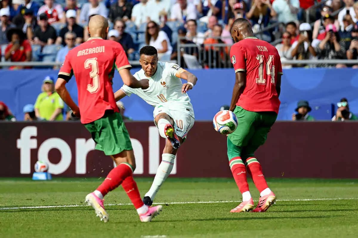 França amassa o Marrocos, faz 2 a 0 e se poupa para a semifinal
