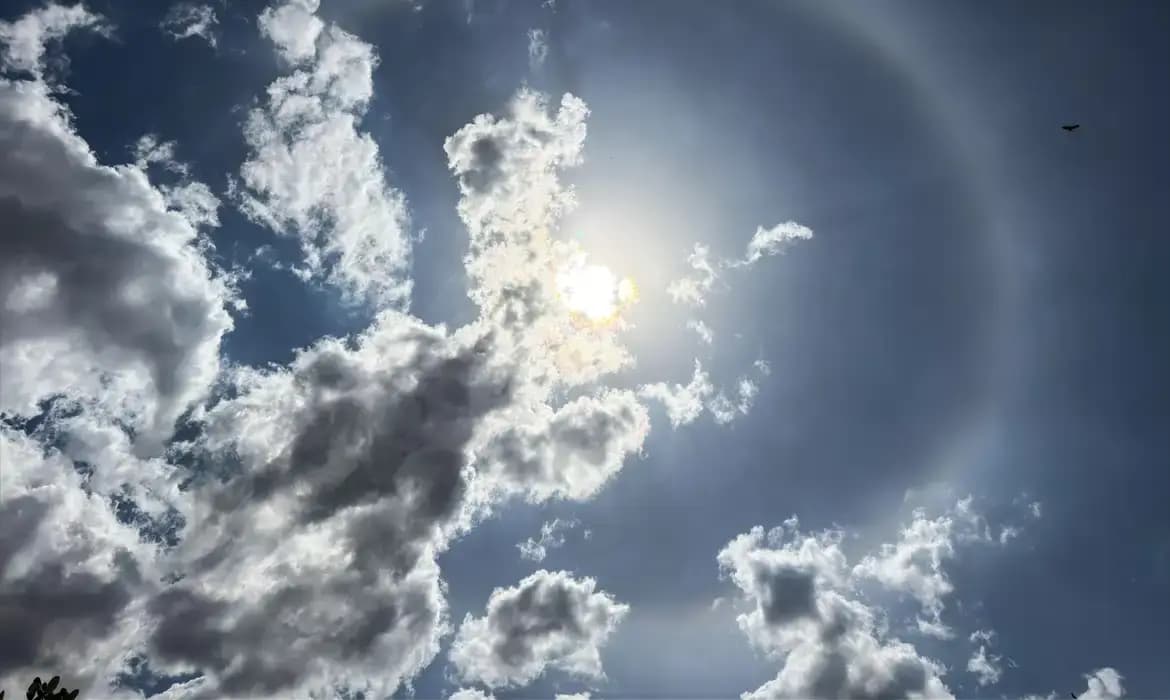 Beleza nos céus, halo solar não é sinal de chuva, diz especialista