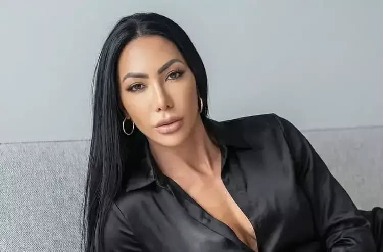 Mãe de filho de Ronaldo reage a críticas após se expor em plataforma adulta