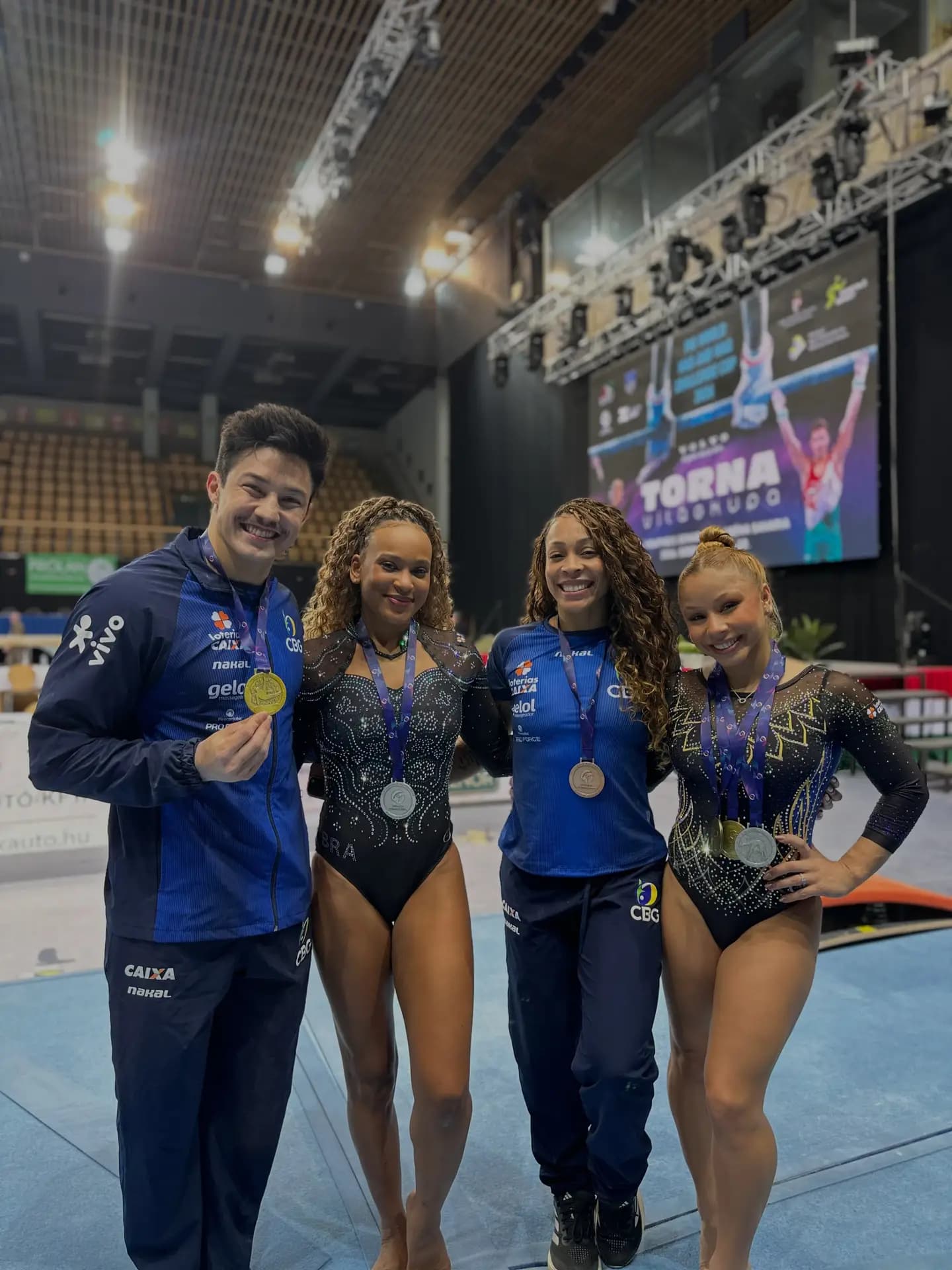 Flávia é ouro e Rebeca leva prata na Copa do Mundo de Ginástica