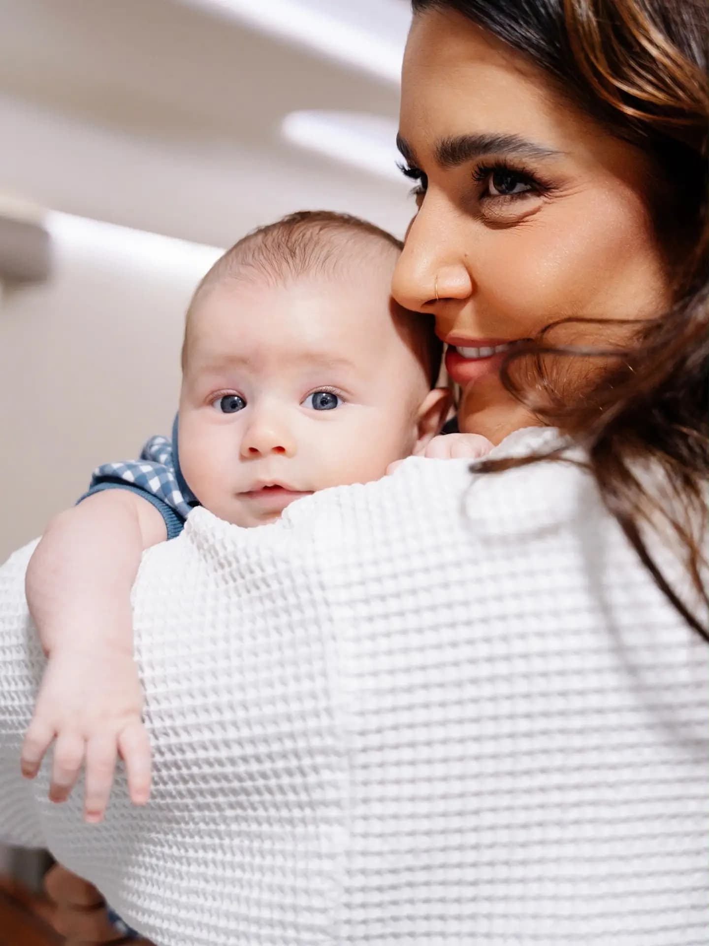 Lauana Prado mostra o rosto do filho Dom pela primeira vez