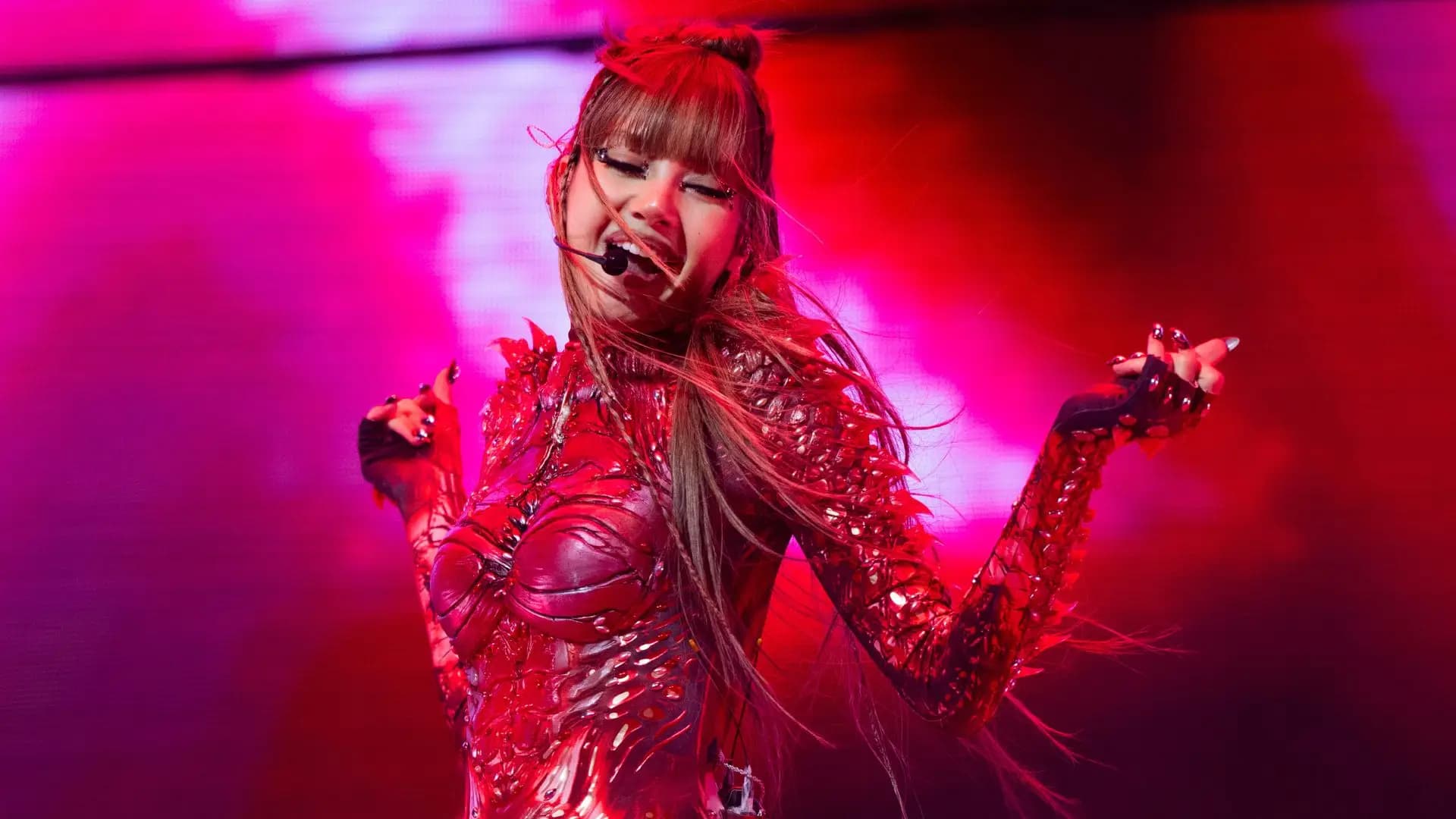 Lisa, do BLACKPINK, anuncia lançamento do novo EP solo
