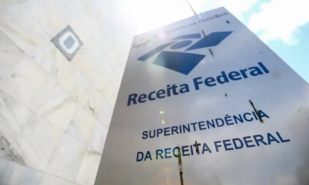 Receita paga lote especial de restituição automática em julho