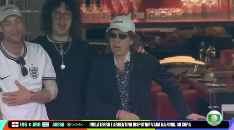 Brasileiro, filho de Luciana Gimenez torce com Mick Jagger em semi da Copa