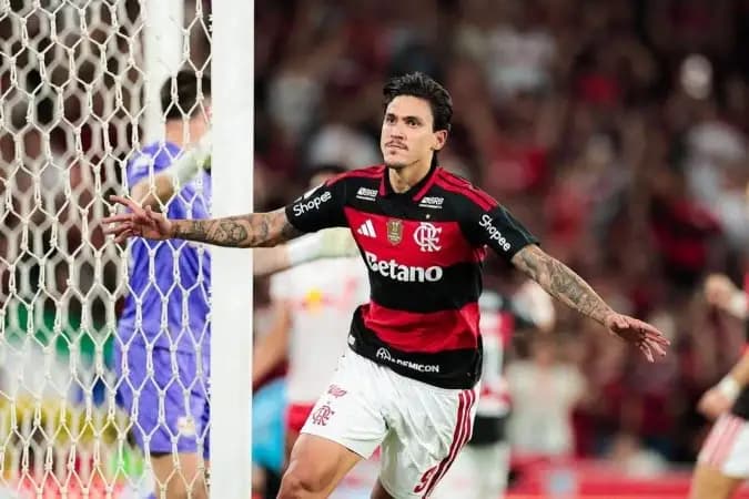 Líder Flamengo vence Bragantino por 2 x 1 e abre vantagem na ponta