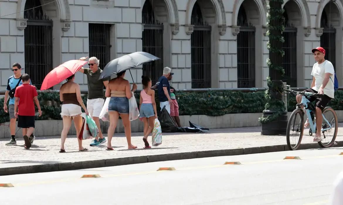 Dia será de muito calor na maior parte do Brasil