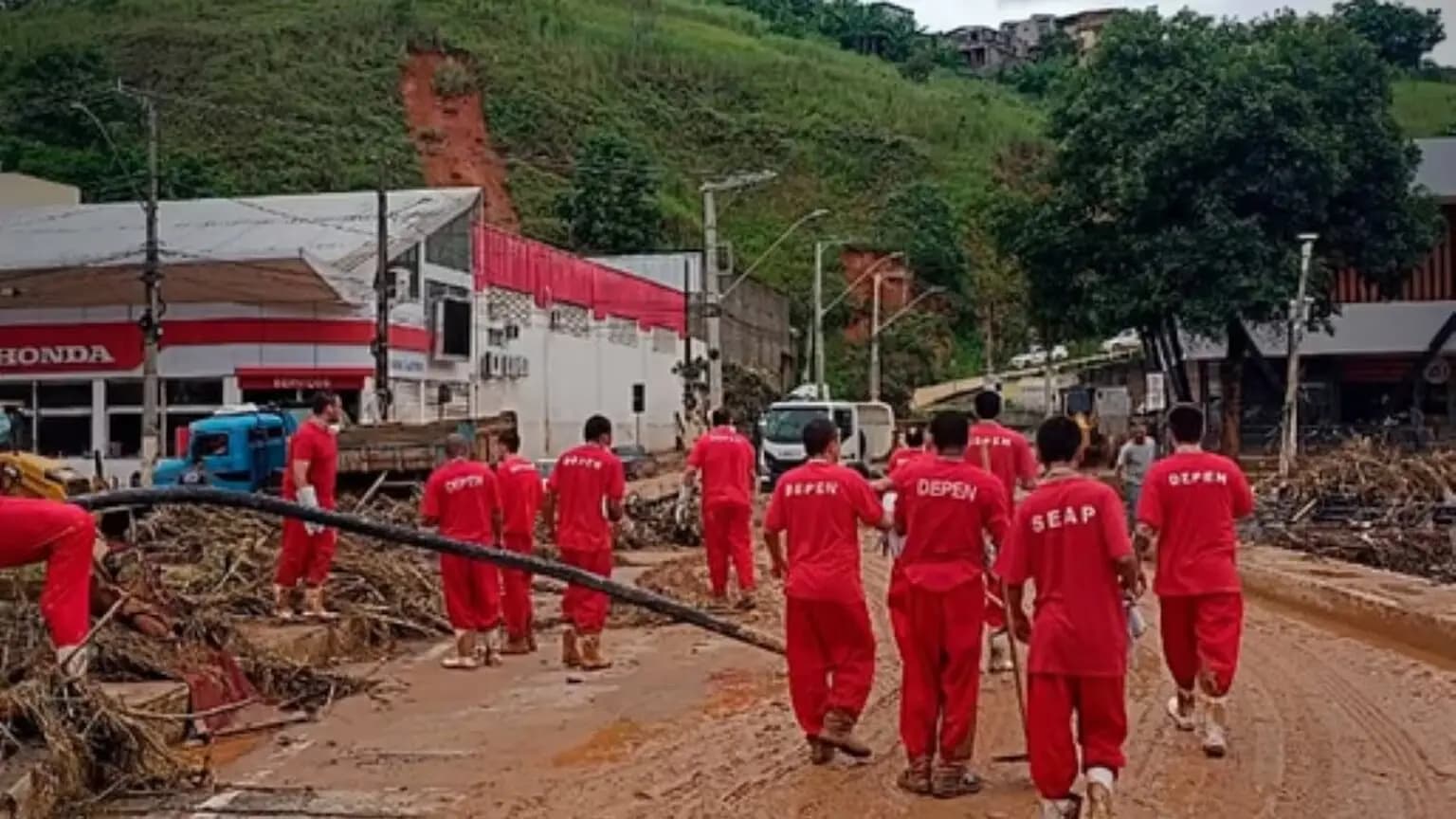 Câmara de BH aprova projeto que prevê trabalho voluntário de presos em serviços públicos