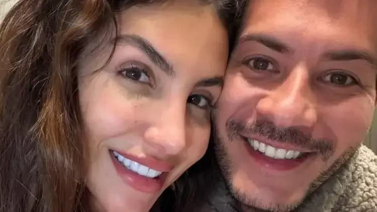 Arthur Aguiar e Jheny Santucci reatam casamento 11 dias após separação