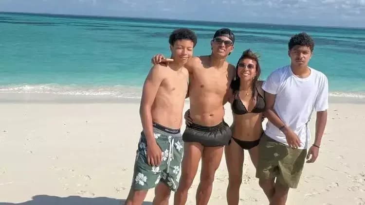 Thiago Silva curte férias com a família após ficar fora da Copa 2026