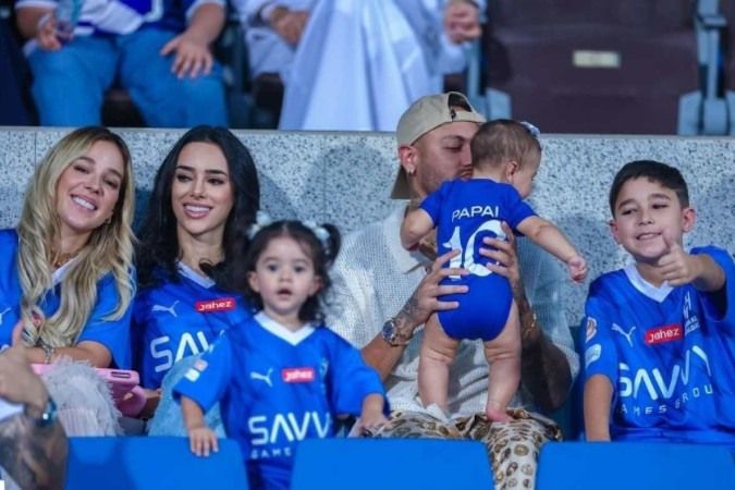Neymar leva filha a jogo de futebol: “Papai saiu campeão”