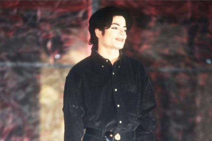 Filho e fãs homenageiam Michael Jackson, nos 15 anos após a morte