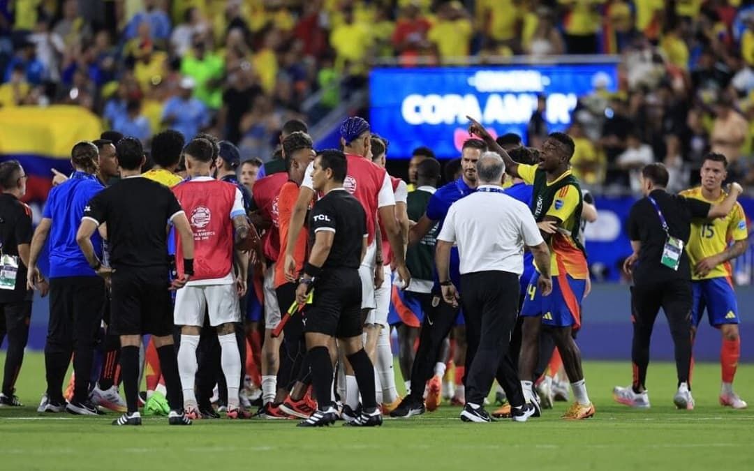 Colômbia vence Uruguai e jogo termina em confusão