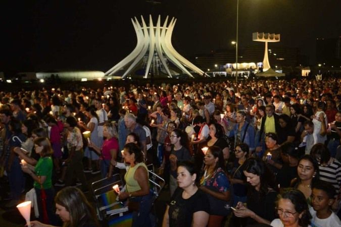 Fé e devoção: multidão celebra Nossa Senhora Aparecida na Esplanada