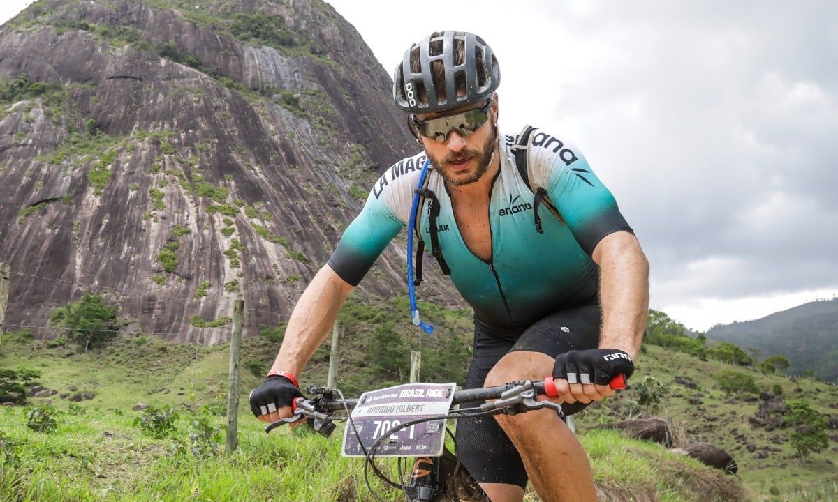 “Bom em tudo que faz”: Rodrigo Hilbert vence maratona de ciclismo na Bahia