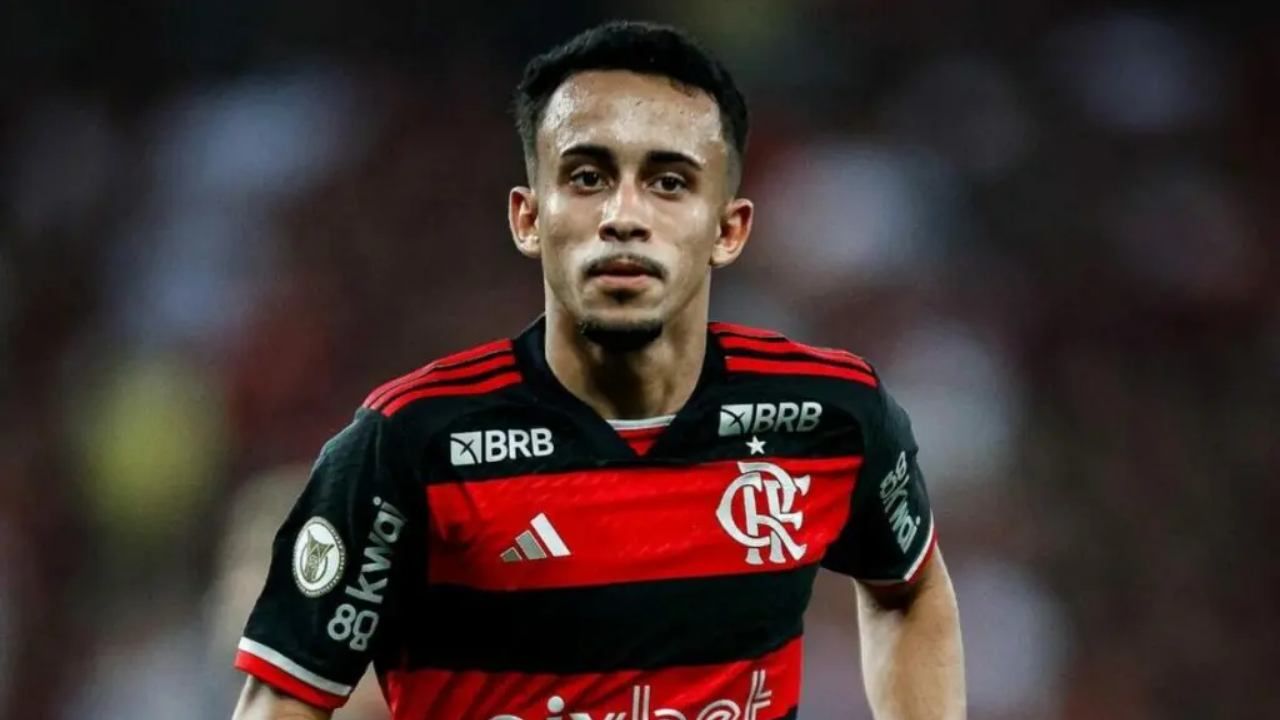 Matheus Gonçalves, do Flamengo, se pronuncia após vazamento de foto íntima com mulher nua em banheira de motel