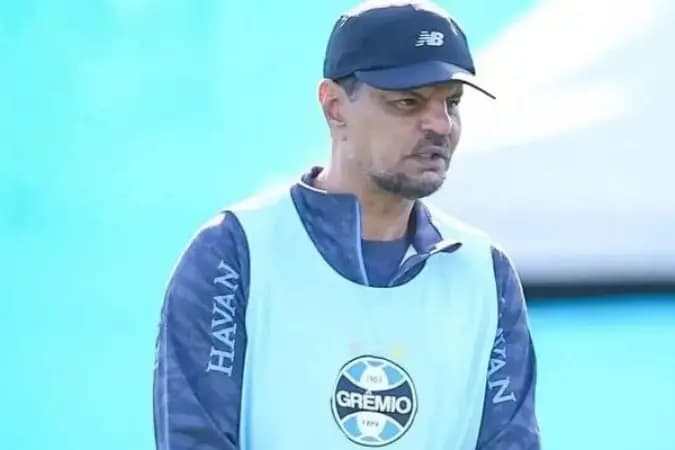 Auxiliar de Renato Gaúcho é preso no desembarque do Grêmio em Porto Alegre