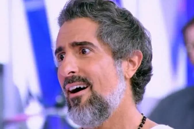 Aos 47 anos, Marcos Mion exibe coxas saradas e esbanja boa forma na web