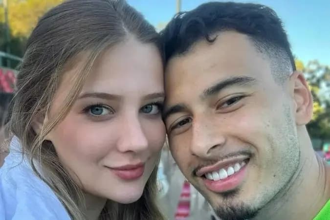 Noiva de Gabriel Martinelli reage ao ser associada com o termo ‘WAG’