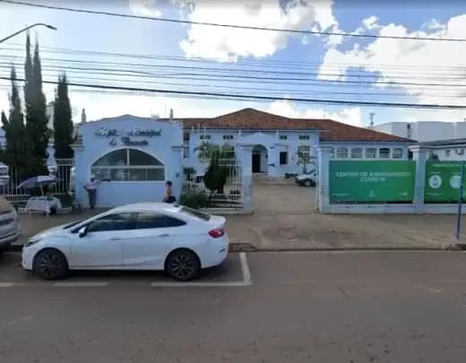 Homem confunde cola instantânea com colírio e é atendido após colar o olho em MG