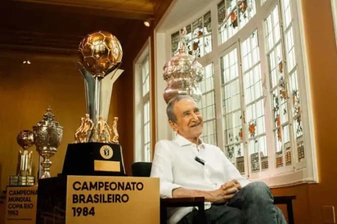 Após passar por cirurgia, Parreira apresenta quadro 'estável'