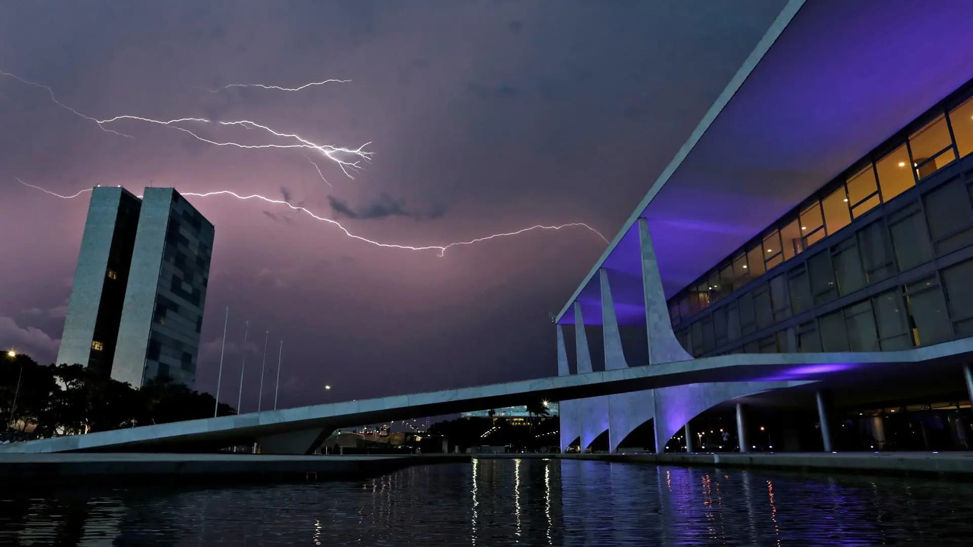 DF tem previsão de chuva forte, raios e possibilidade de granizo