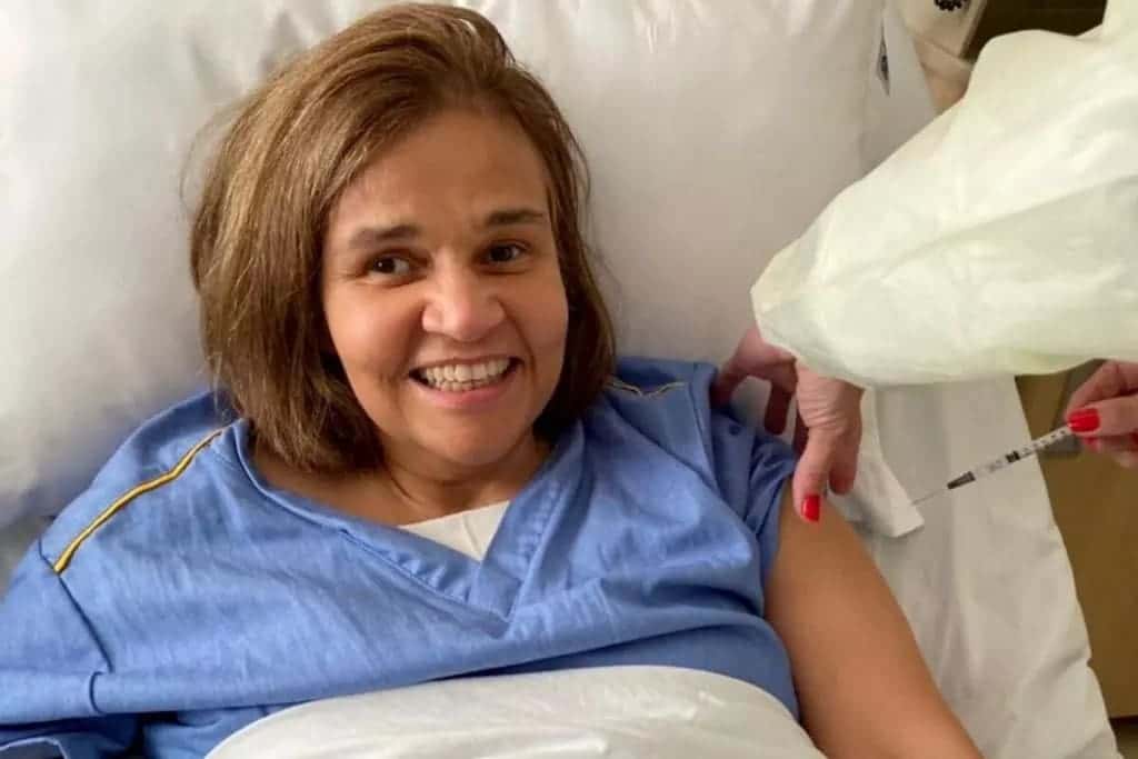 Claudia Rodrigues é internada, faz exames e não tem previsão de alta