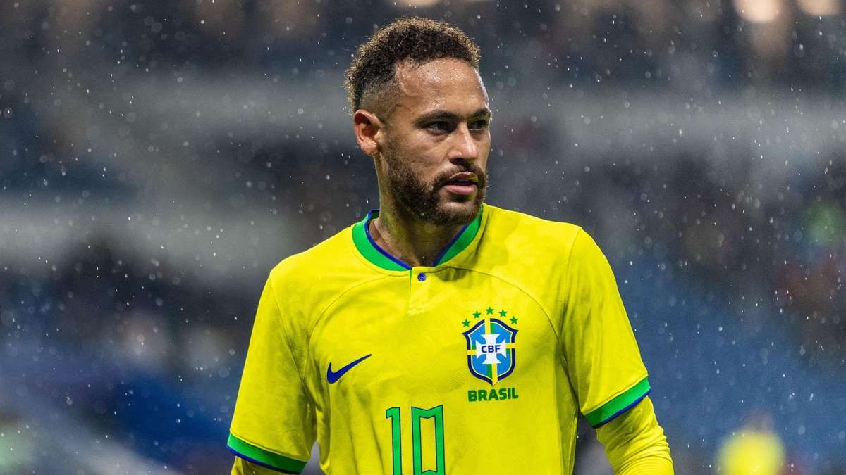 Neymar e Danilo, do Brasil, estão fora da primeira fase da Copa do Mundo