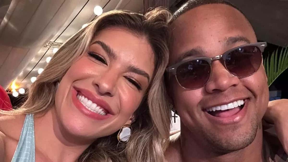 Lore Improta manda recado após dança do marido Léo Santana e curte pré-carnaval no chão