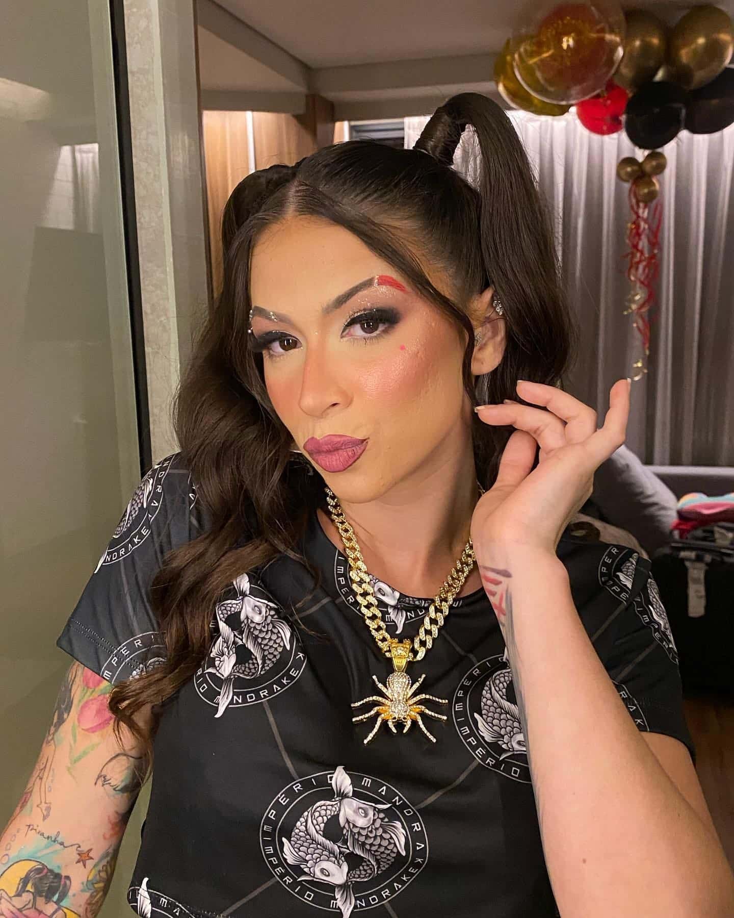 Mc Pipokinha ironiza salário de professores: “Meu baile tá R$ 70 mil”