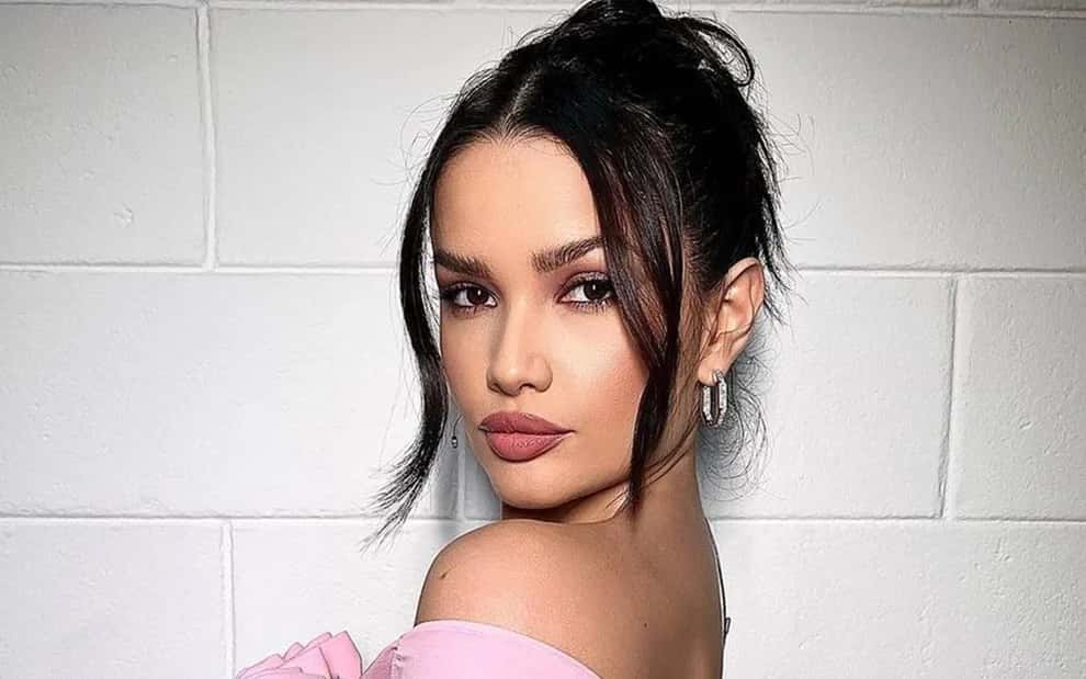 Juliette desabafa após receber críticas por expor barriga flácida