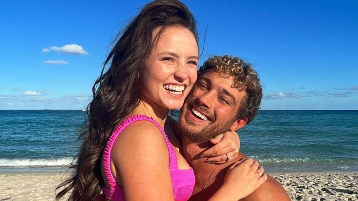 Larissa Manoela curte praia com o noivo e se declara: “Paixão Gritante”
