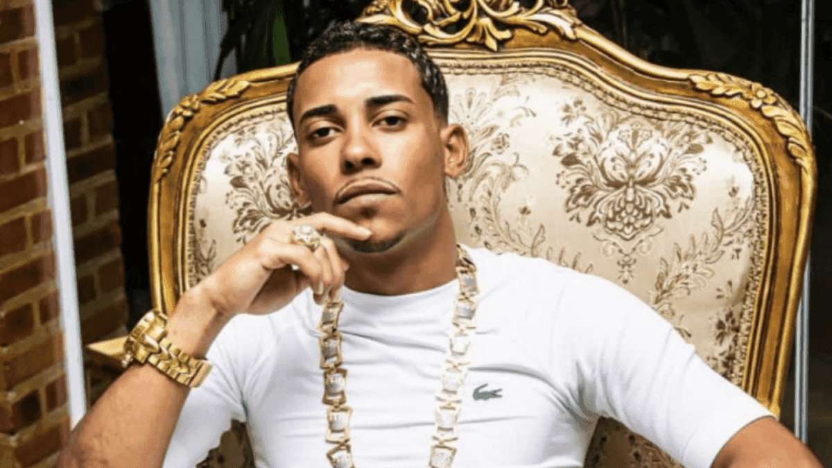 Poze do Rodo aparece descalço comprando carro de quase R$ 1 milhão