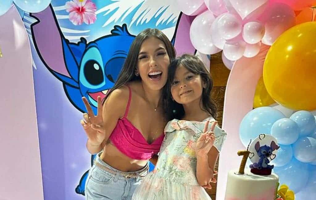 Ana Castela resgata fotos da infância no Dia das Crianças