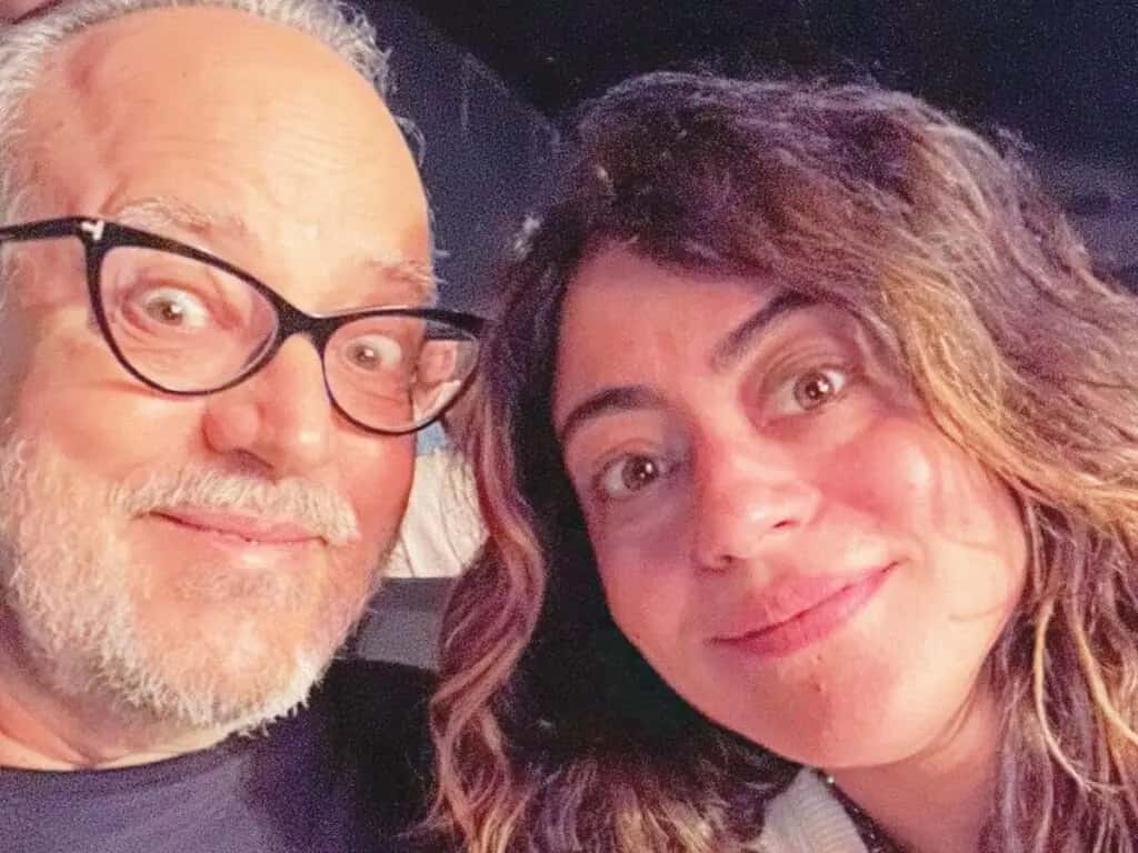 Pai de Carol Castro morre e atriz lamenta: “Tá doendo muito”