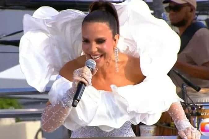 Ivete ajuda a socorrer homem que passou mal no Carnaval de Salvador
