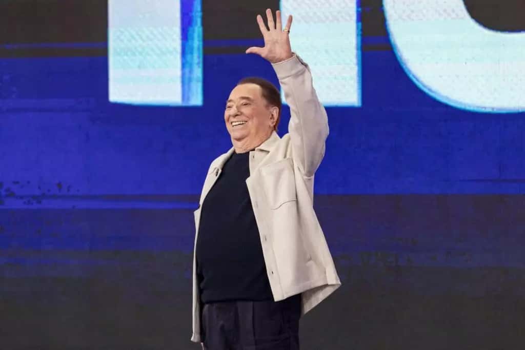 Raul Gil recebe homenagem do Domingão com Huck