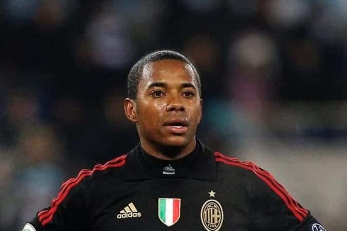 Robinho deixa isolamento e vai para cela compartilhada em Tremembé