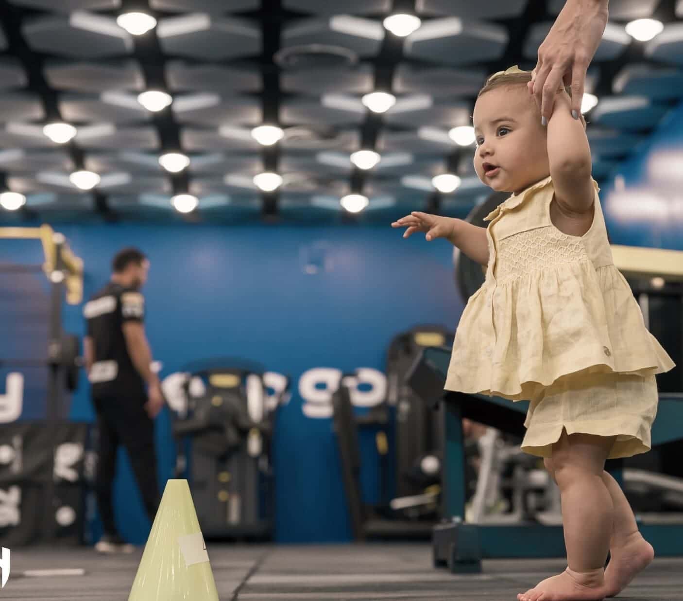 Neymar Jr leva família para conhecer o Estádio do Al-Hilal