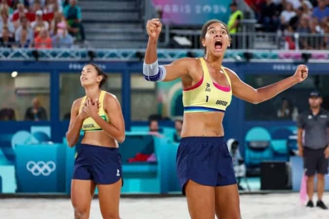 Vôlei de praia: Duda e Ana Patrícia avançam e vão brigar pelo ouro em Paris