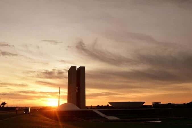 Há 111 dias sem chuvas, DF inicia semana com alerta laranja para umidade